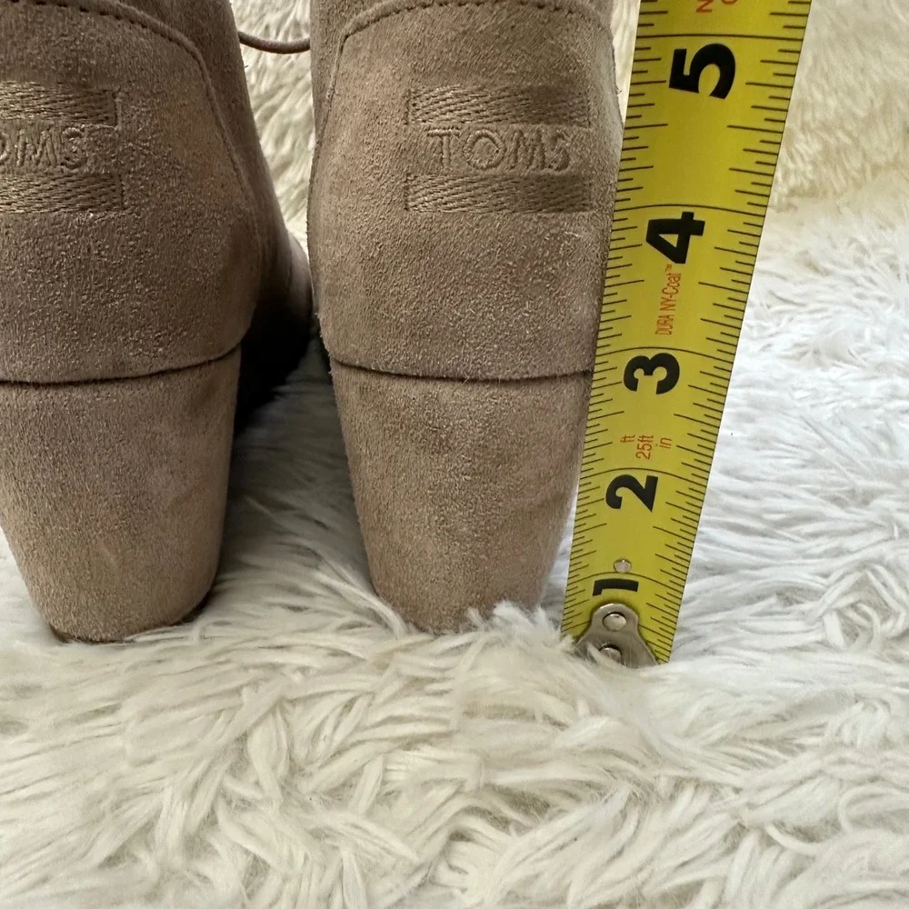 Toms Women's Desert Wedge Booties Taupe Suede Lace Up Size 8